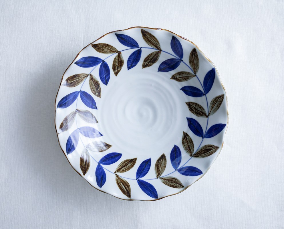 【波佐見焼　大皿】波プレート　Ｌ　リーフ