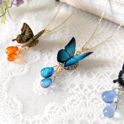 【羽ばたく蝶々♪】蝶々ネックレス、蝶々ペンダント。青い蝶。モルフォ蝶、アゲハ蝶、オオルリアゲハ✩.*˚ 3枚目の画像