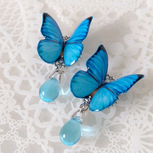 チェコビーズと羽ばたく蝶々♪】モルフォ蝶(新色)。蝶々ピアス、蝶々