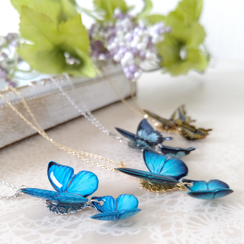 羽ばたく蝶々♪】小さな蝶々が揺れる、蝶々ネックレス。アゲハ蝶  