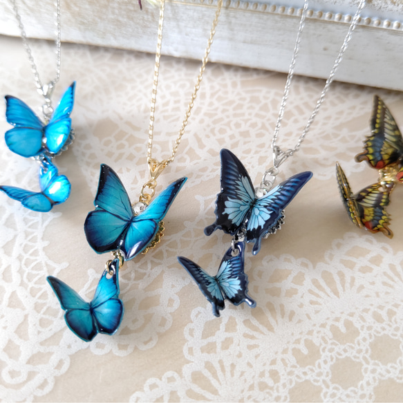 【羽ばたく蝶々♪】小さな蝶々が揺れる、蝶々ネックレス。アゲハ蝶、オオルリアゲハ、モルフォ蝶『晴れやかブルー2024』 6枚目の画像