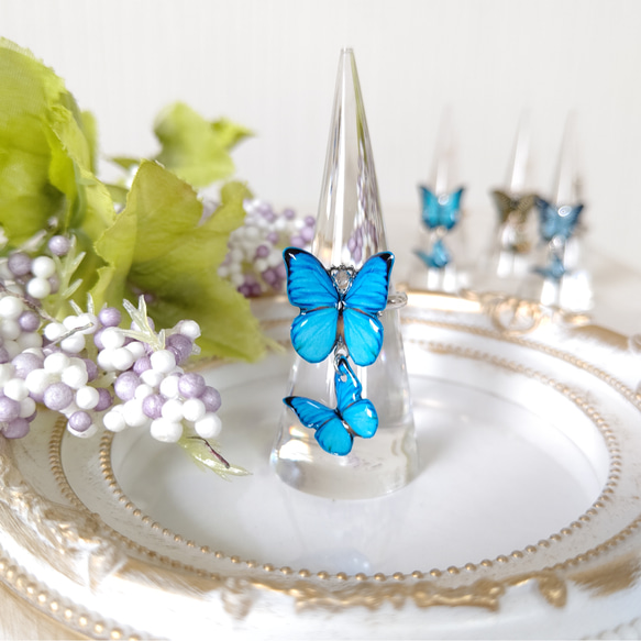 羽ばたく蝶々♪】小さな蝶々が揺れる蝶々リング。モルフォ蝶(アクア