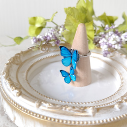 【羽ばたく蝶々♪】小さな蝶々が揺れる蝶々リング。新色モルフォ。青い蝶☆*°フリーサイズ。『晴れやかブルー2024』 3枚目の画像