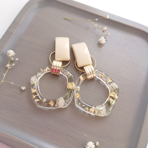 Hexagonal Flower & Acryic Beads 2way【ピアス・パーツ変更可】漆喰色