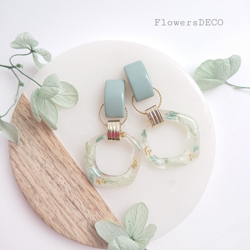 Hexagonal Flower & Acryic Beads 2way【ピアス・パーツ変更可】漆喰色