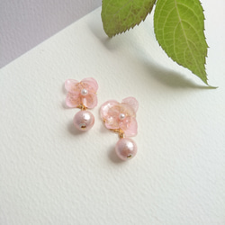 好運四葉繡球櫻桃和棉花珍珠[耳環] 第3張的照片