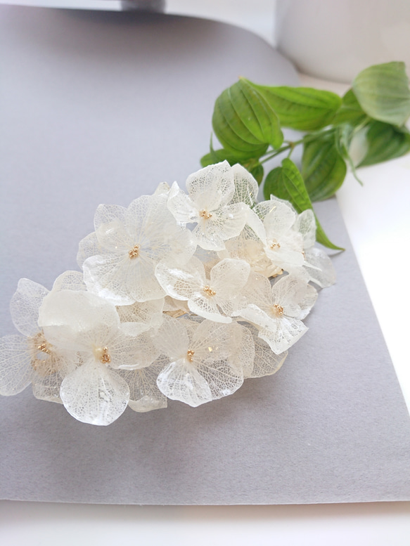 花卉16 一房繡球花- 純白色[髮夾L 尺寸] 免運費髮夾FlowersDECO 的作品
