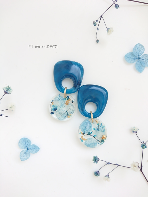 KOROKORO flowers  紫陽花&かすみ草【ピアス・パーツ変更可】藍色 1枚目の画像