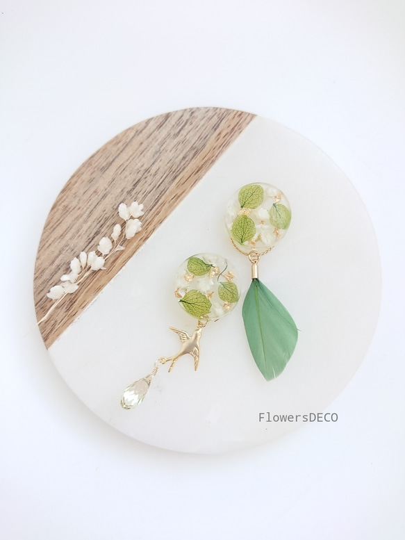 Swallow and Flowers Olive color 【ピアス・パーツ変更可】2way 1枚目の画像