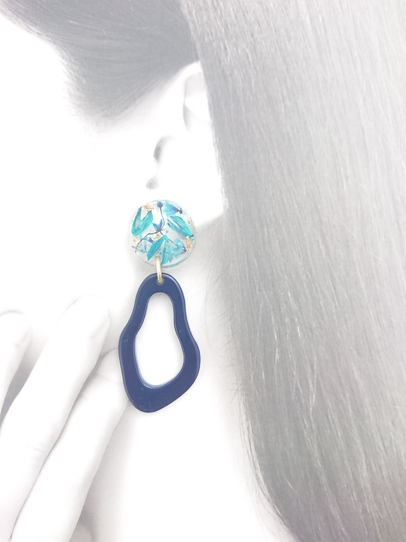 Marble Deformation Beads &Flowers  navy color【ピアス・パーツ変更可】 8枚目の画像