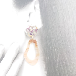 大理石變形珠和花朵奶茶色[耳環零件可以更改] 第6張的照片
