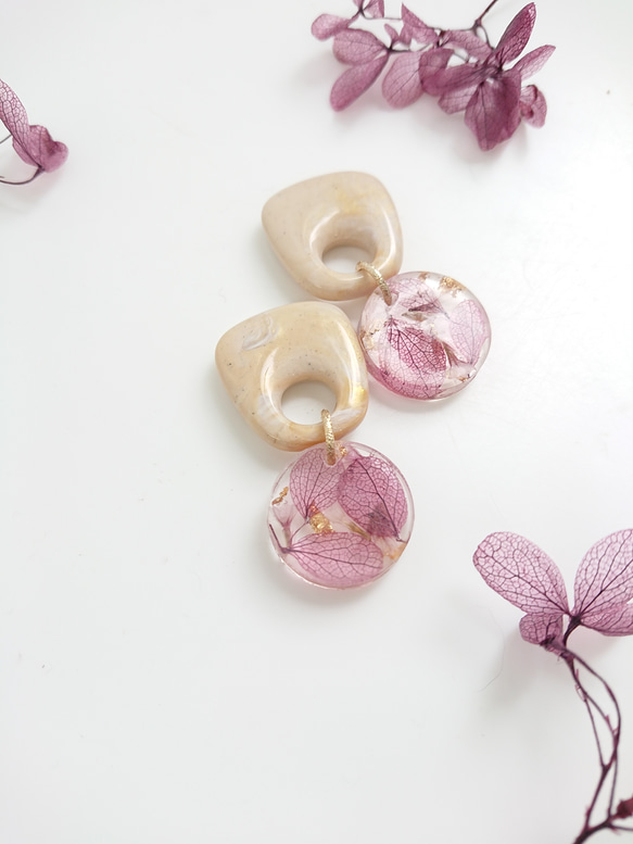 KOROKORO花朵繡球花和靜電花[耳環零件可以更改]紅紫色 第2張的照片