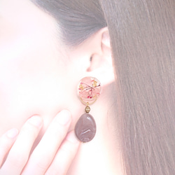 Marble Beads &Flowers  graypink color 2way 【ピアス・パーツ変更可】 2枚目の画像