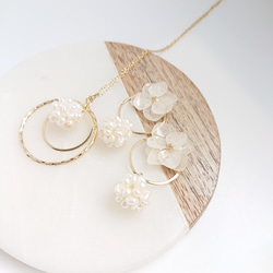 日本繡球花和搖曳的淡水珍珠球[耳環和項鍊穿孔] creema limited 第3張的照片