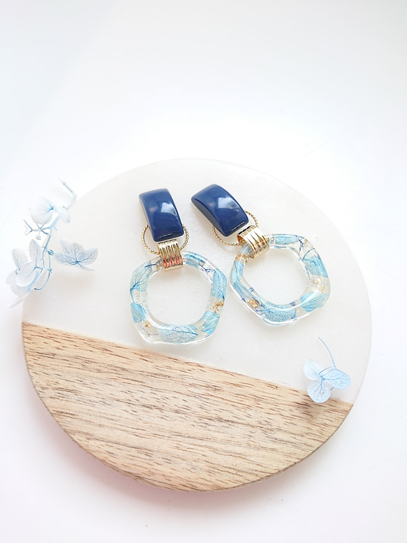 六角花壓克力珠2way【耳環及零件可更換】天藍色 第2張的照片