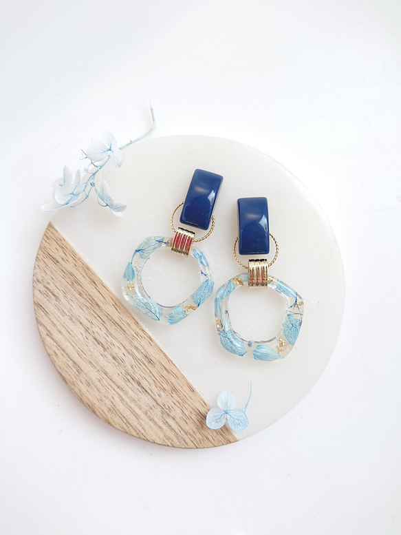 六角花壓克力珠2way【耳環及零件可更換】天藍色 第3張的照片