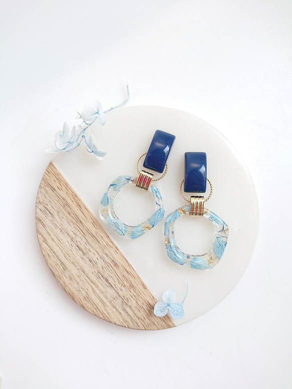 六角花壓克力珠2way【耳環及零件可更換】天藍色 第5張的照片