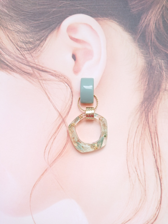 六角花壓克力珠2way【耳環及零件可更換】天藍色 第7張的照片