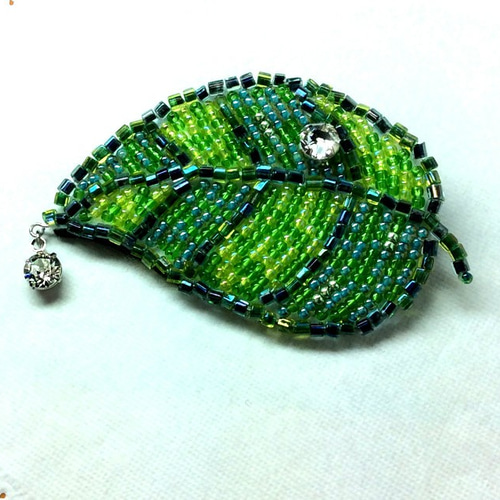 大人気新品  ビーズ刺繍の葉っぱのブローチ ブローチ miketama 通販 6241436 アクセサリー