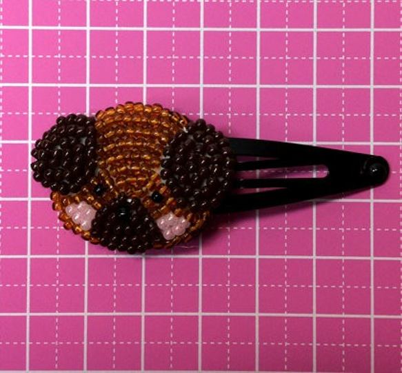 （ももほっぺシリーズ）こいぬのビーズ刺繍ヘアピン 3枚目の画像