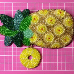 ビーズ刺繍のパイナップルのブローチ 3枚目の画像