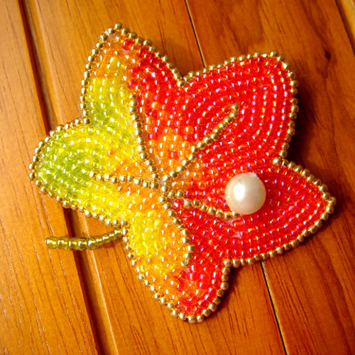 ビーズ刺繍の紅葉のブローチ ブローチ miketama 通販 650636｜Creema