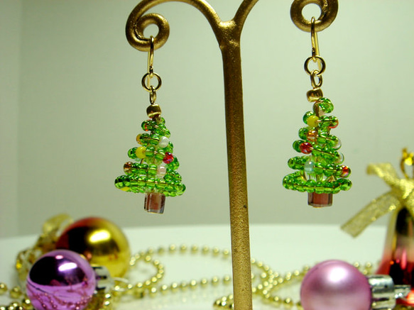 再販] ビーズのクリスマスツリーピアス ピアス（フック・チェーン
