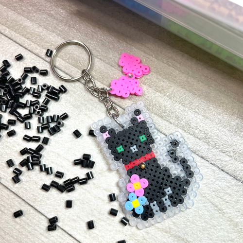 同梱50円引❤️ キーホルダー ネコ 猫 ねこ ♡ No.597 クリスマス キーケース 【 刺繍 3匹の猫 】 革 レザー 猫 鍵 キーホルダー