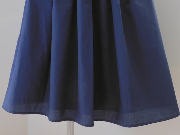 朝夕で早変わり! 気分も変わるリバーシブルスカート[フラワー][ネイビー]