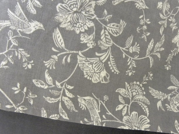 朝夕で早変わり! 気分も変わるリバーシブルスカート[ボタニカル][グレー] 5枚目の画像