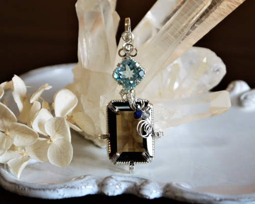 クォーツ/クリスタル ブルーサファイア ペンダントトップ ワイヤー