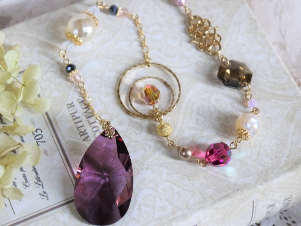 【サンキャッチャー】ペアシェイプ#8721/ドロップ型38mm(クリスタルライラック)