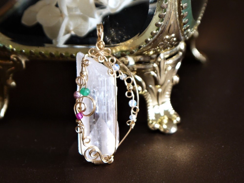 クリムト展/1点物ワイヤージュエリー【K14GF/天然石】原石ペンダントトップ＊*ダンビュライト