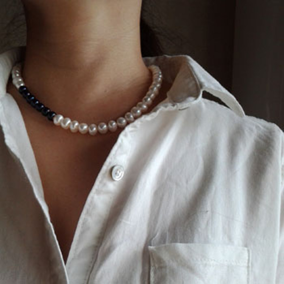 white+ dark blue Pearl Necklaceパールのバイカラーネックレス 3枚目の画像