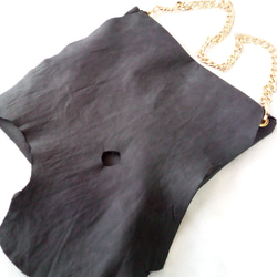 ​Blueblack leather asymmetric raw edge bag 2枚目の画像