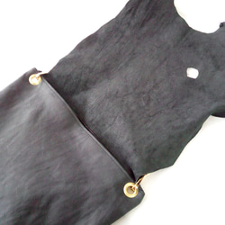 ​Blueblack leather asymmetric raw edge bag 3枚目の画像