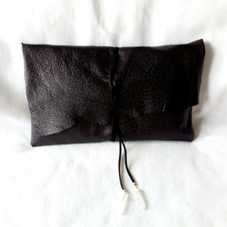 Black leather and quartz small envelope clutch bag 2枚目の画像