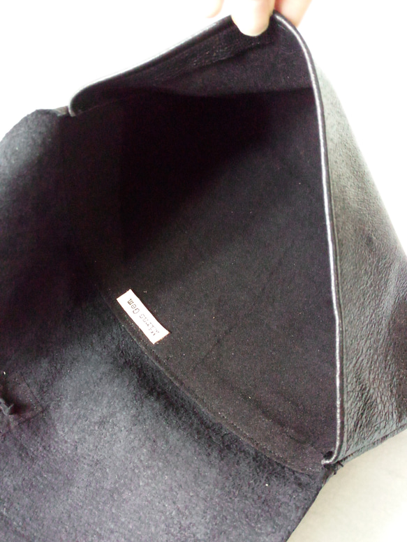 Black leather and quartz small envelope clutch bag 4枚目の画像