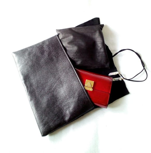 Black leather and quartz small envelope clutch bag 5枚目の画像