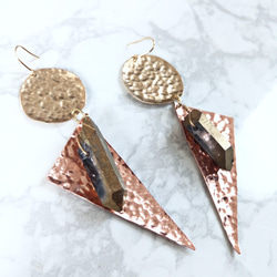 Circle brass and triangle bronze with golden quartz earrings 3枚目の画像