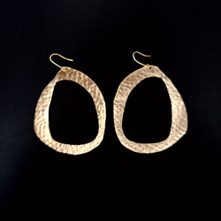 brass asymmetric circle earrings 1枚目の画像
