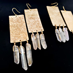 Rectangle brass and aura quartz earrings 3枚目の画像