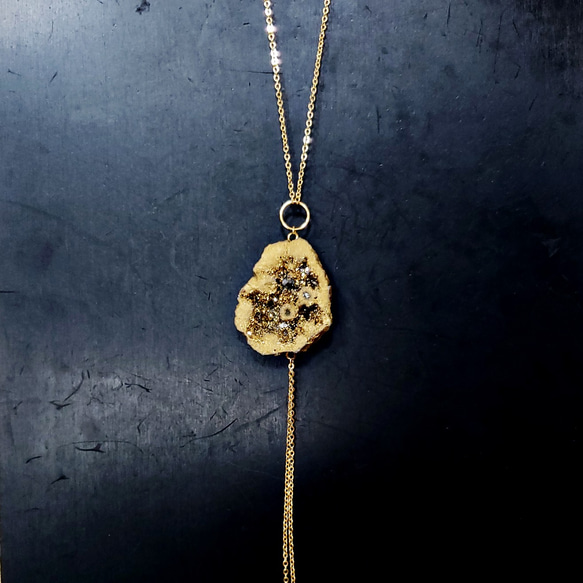 Golden druzy agate necklace 3枚目の画像