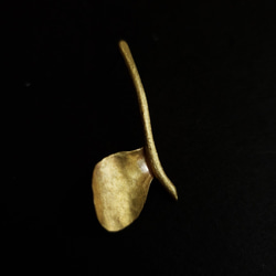 brass leaf studs earring 2枚目の画像