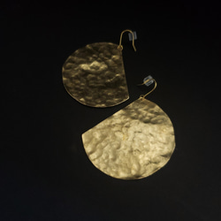 brass moon circle earrings 2枚目の画像