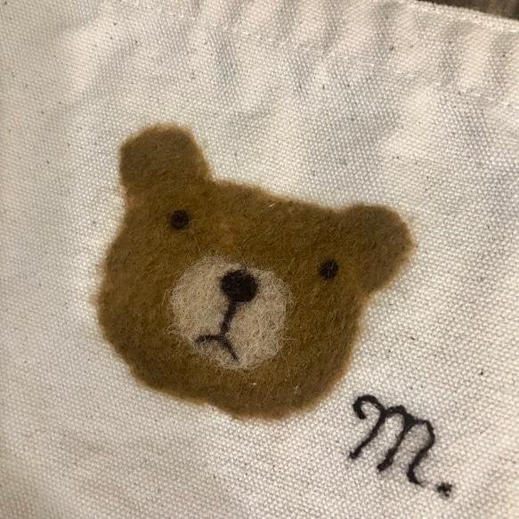 羊毛刺繍のくまさんトートバッグ 2枚目の画像