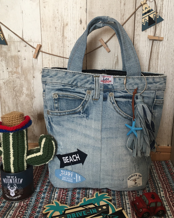 デニムリメイク　編み込みトートバッグ⭐︎バンブー持ち手⭐︎2連ハートチャーム付き デニムリメイク 編み込みトートバッグ⭐︎バンブー持ち手⭐︎2連ハート