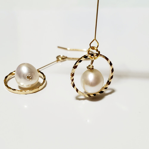 ぶら下がるリング付き天然淡水パールピアス、イヤリング ピアス