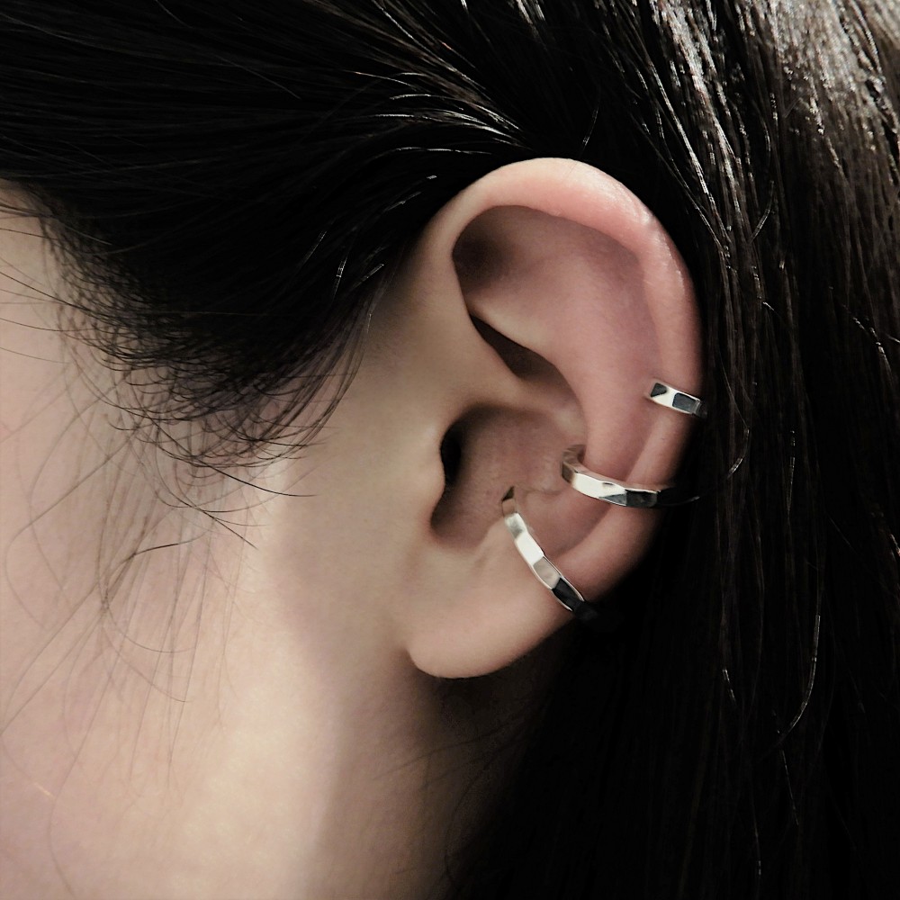 <鎚目> earcuff M - pure silver / イヤーカフ M - 純銀 - イヤリング