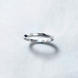 <鏡面> twist 180° ring / silver 捻り180°リング 1枚目の画像